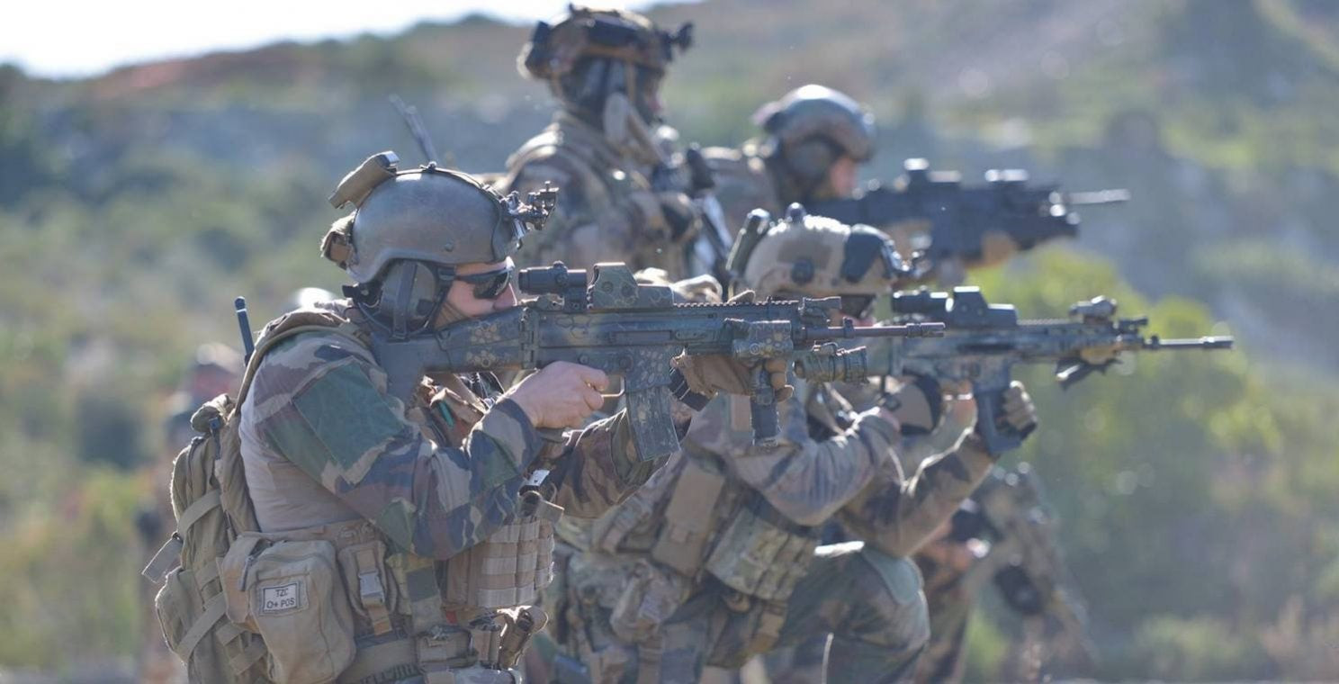 Αυτό είναι το 8ο Σύνταγμα των Γάλλων πεζοναυτών (βίντεο)